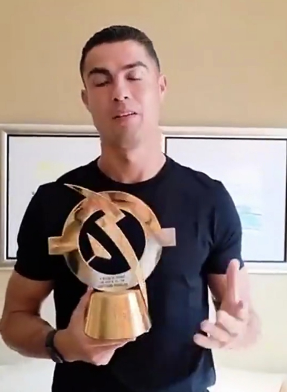 C罗赛点兑现，迈阿密热火淘汰曼联晋级四强，主帅激动落泪(为什么夜店叫迈阿密)